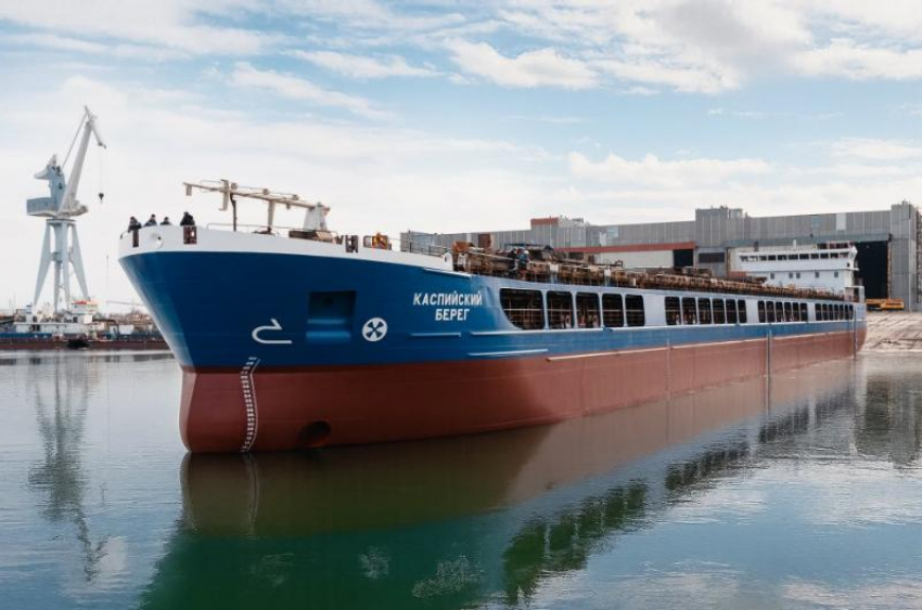 Астраханский сухогруз «Каспийский берег» отправился на ходовые испытания
