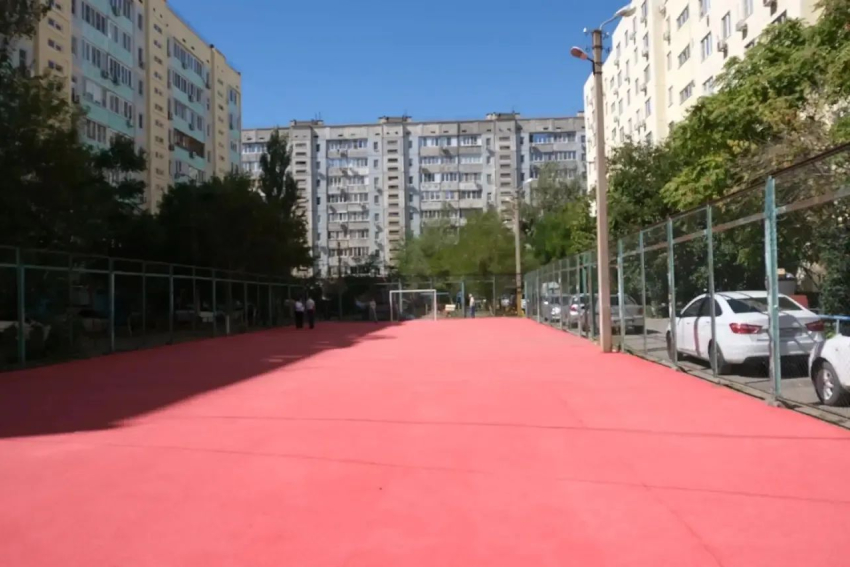 В Астрахани отремонтировали спортивную площадку, которую многие ждали
