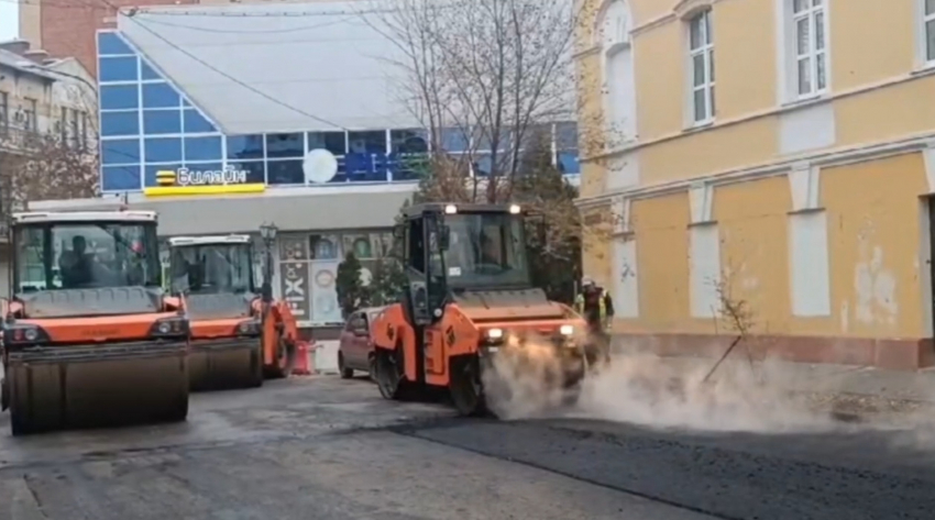  В Астрахани начали ремонт улицы, которая давно этого ждала