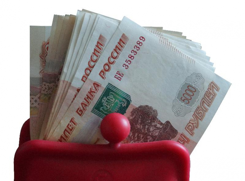 Под Астраханью директор школы забирала деньги у уборщицы