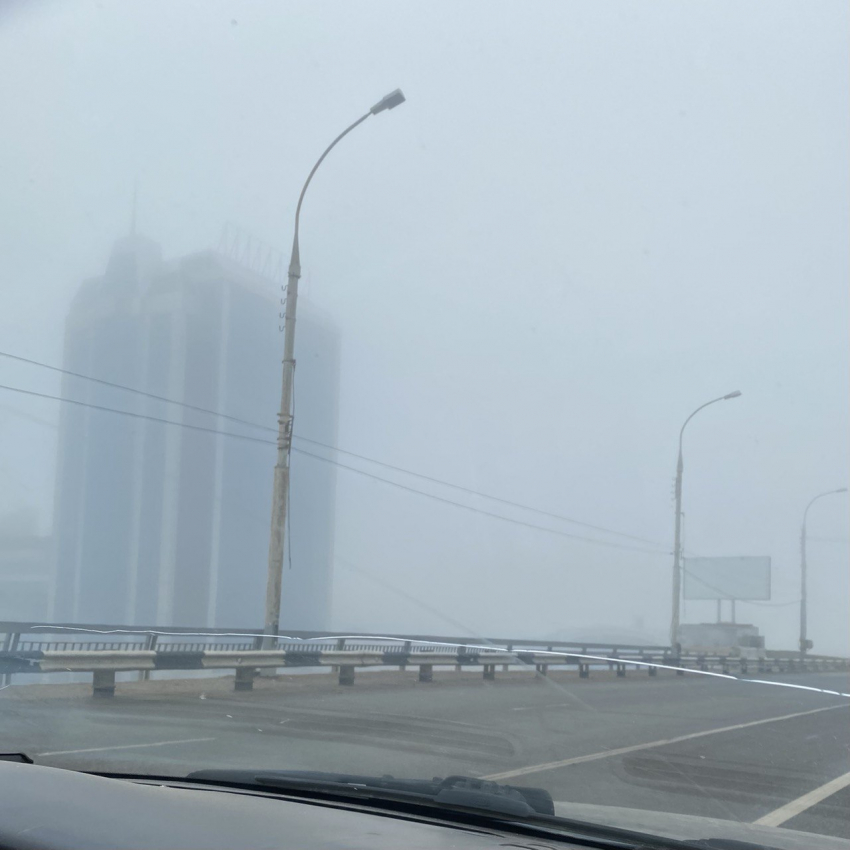 МЧС предупреждает: из-за тумана в Астрахани могут быть аварии и перенос рейсов
