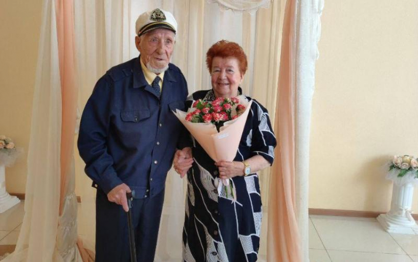 93-летний астраханец и 86-летняя астраханка сочетались браком