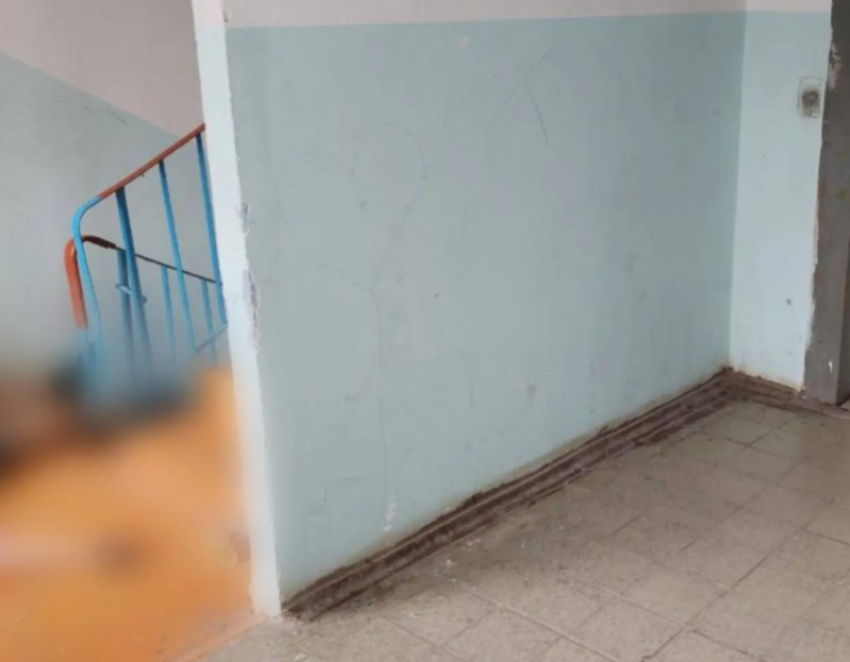 Астраханца признали виновным в убийстве соседа, чье тело обнаружили в подъезде