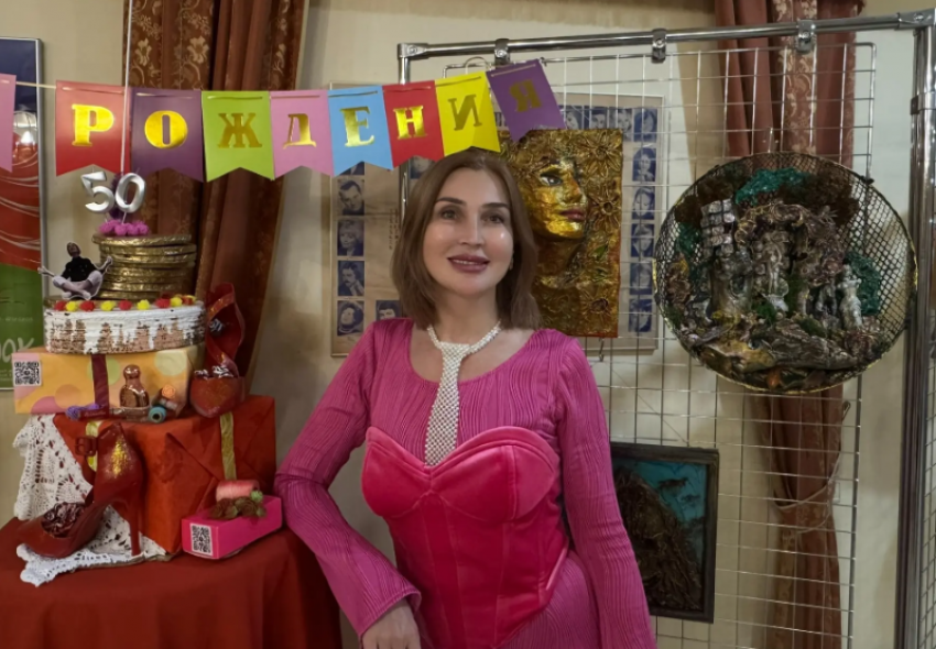 В Астраханском театре юного зрителя выставили «состояния» Анны Максаковой