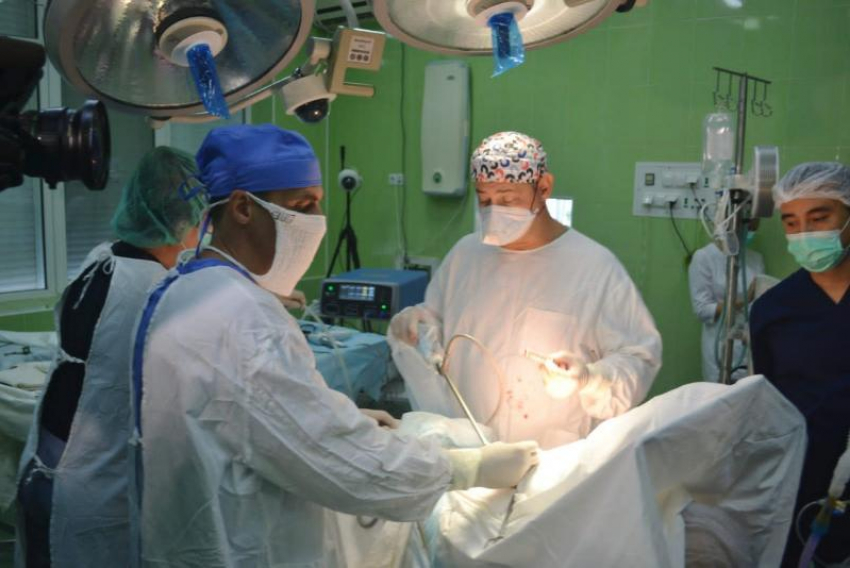 Торакальный хирург из Санкт-Петербурга провёл мастер-класс для астраханских коллег