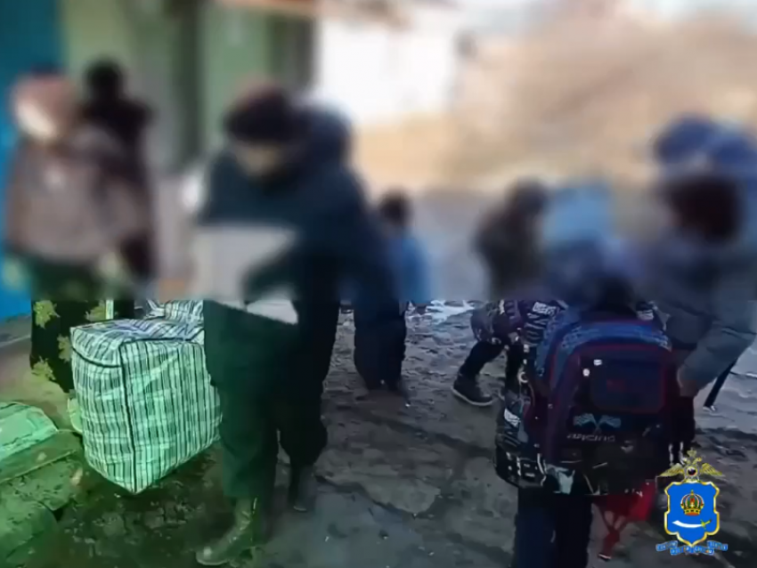 Астраханец поселил у себя двух иностранок с детьми и оплачивал им еду