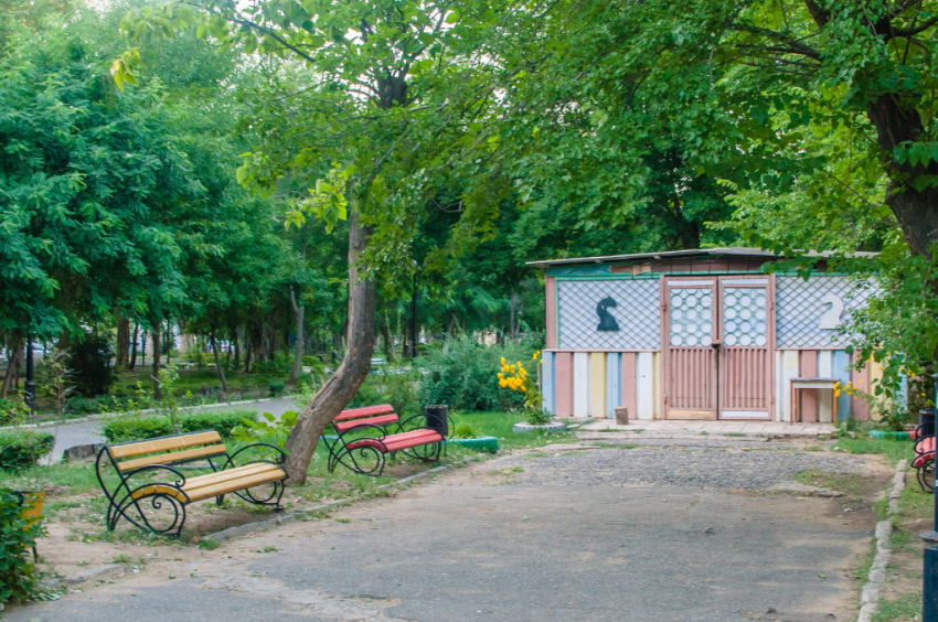 Власти Астрахани не очень довольны реконструкцией парка в Трусовском районе 