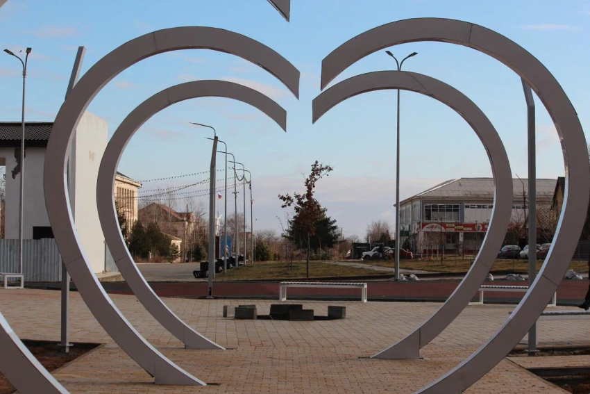 Под Астраханью отремонтировали сквер: люди увидят, что стало