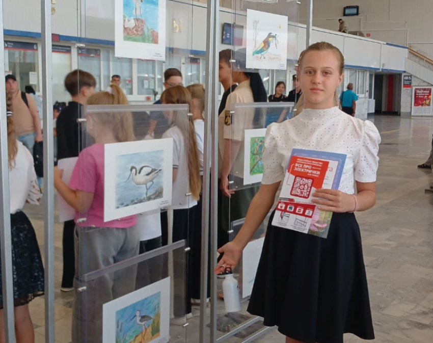Выставку «Пернатые путешественники» открыли на железнодорожном вокзале Астрахани