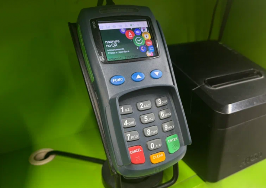 Астраханцы стали реже пользоваться банковскими картами