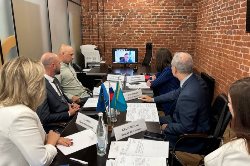 В Астрахани обсудили перспективы открытия торгового дома Атырауской области