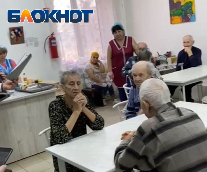 Волонтёры из Краснодарского края посетили дом престарелых в Ленинском районе Астрахани