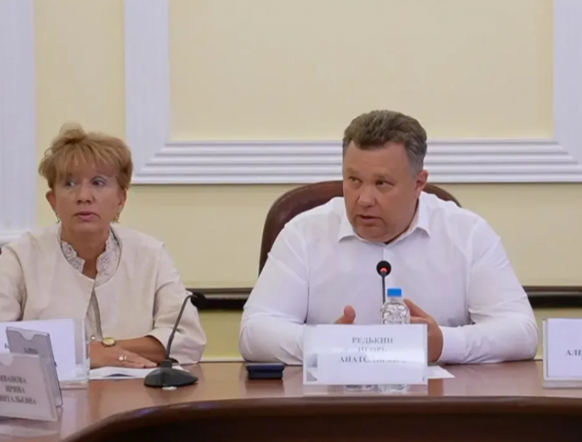 Глава Астрахани поручил оперативно стирать надписи с рекламой наркотиков в городе