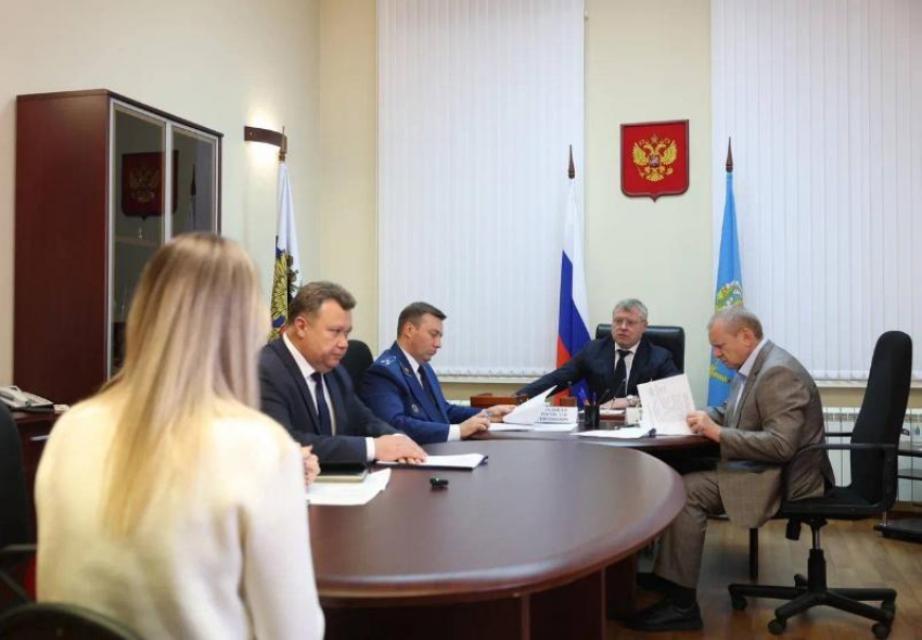 Астраханский губернатор рассказал о планах ремонта двух учреждений образования