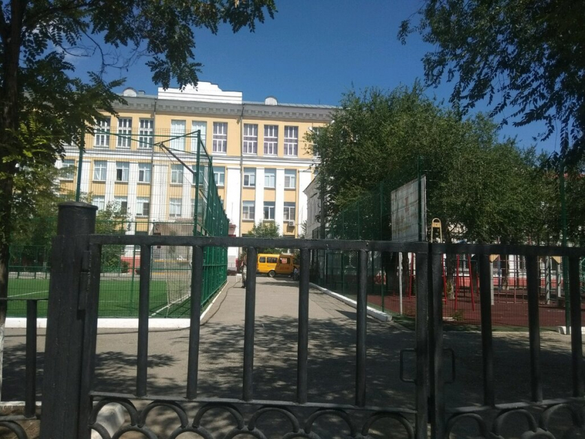 Гимназию в центре Астрахани закрыли на карантин из-за коронавируса
