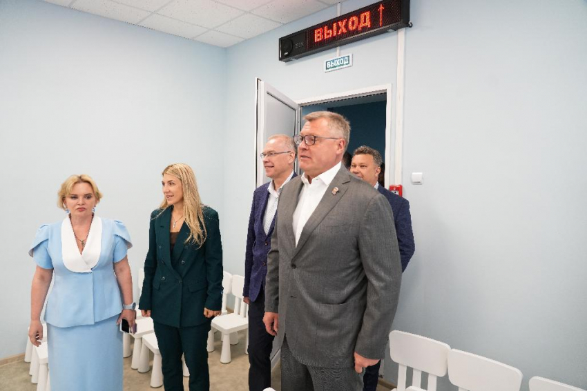 Игорь Бабушкин проверил ход ремонта детского сада в Астрахани 