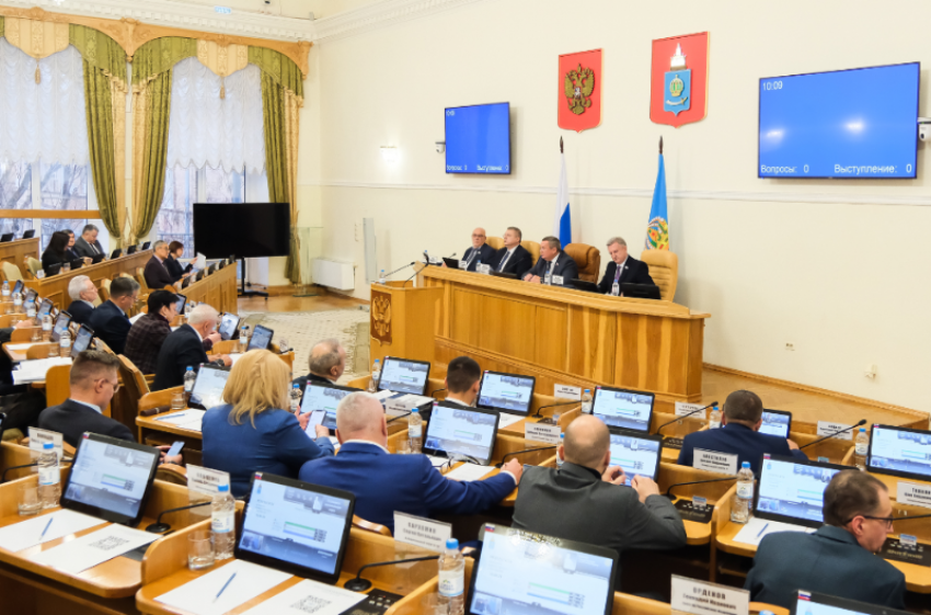 Дума Астраханской области приняла трехлетний бюджет региона во втором чтении