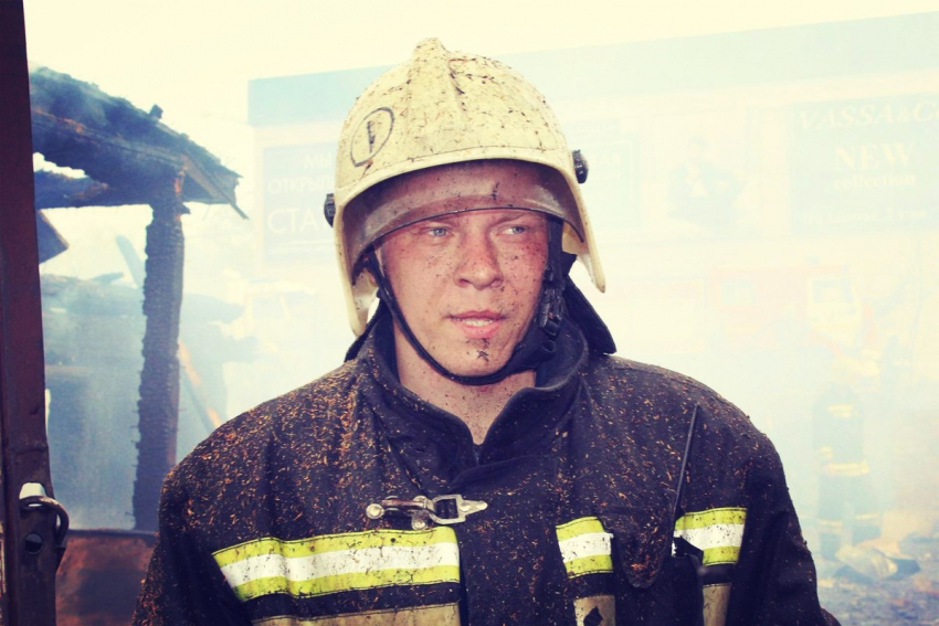 Астраханские пожарные ликвидировали самый крупный пожар за последнее время