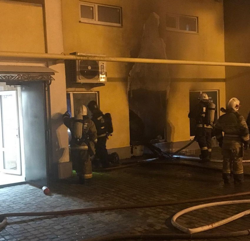 31 спасённая жизнь: в ЖК «Адмирал» загорелся ресторан