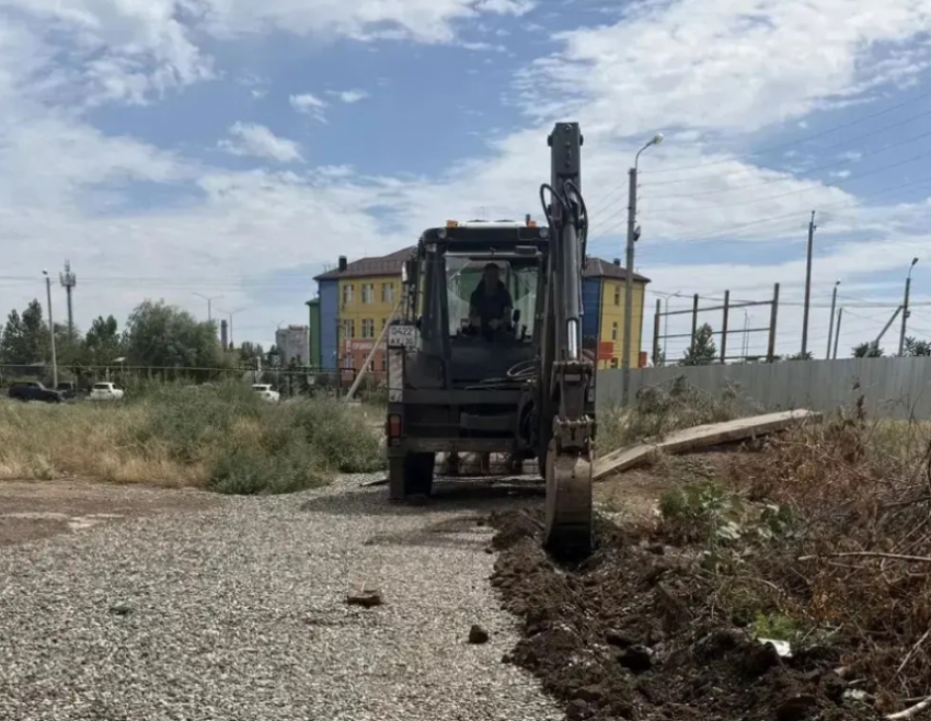 В Грановском переулке Астрахани отремонтируют тротуар к детскому саду