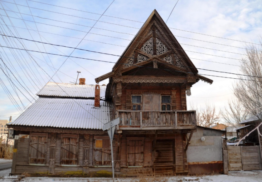 Астраханцы не хотят покидать аварийный дом на улице Нечаева