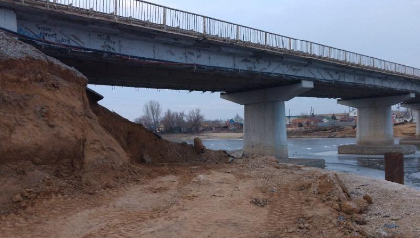 Росприроднадзор выявил нарушения при капремонте моста через реку Хурдун под Астраханью