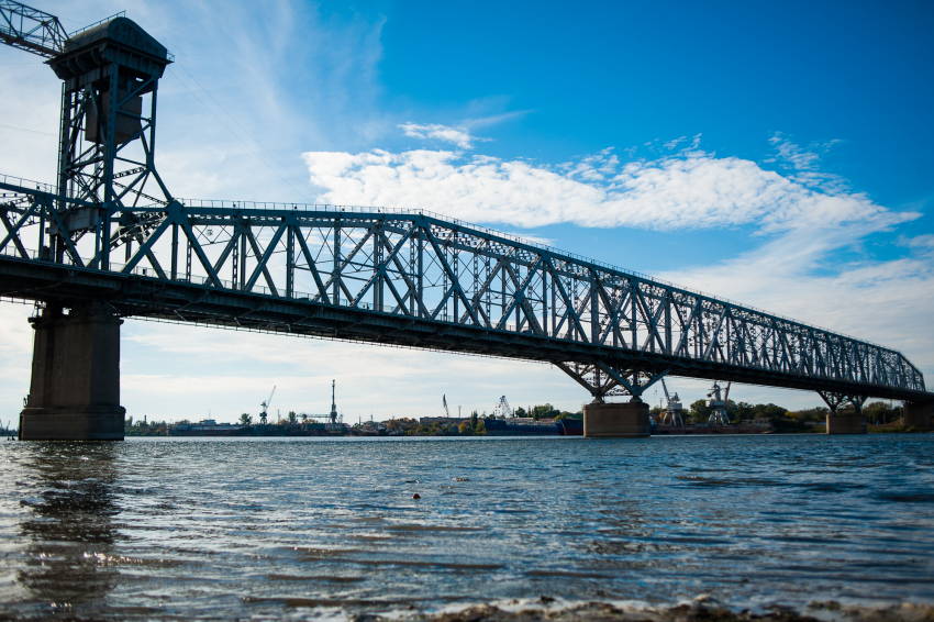 В Астрахани на Старом мосту ограничат движение