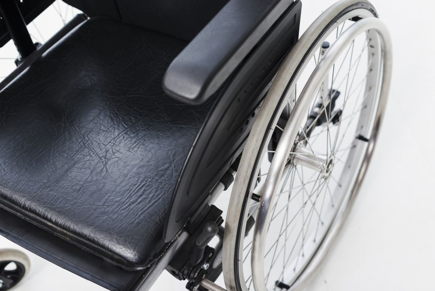 Астраханская прокуратура заставила отремонтировать кресло-коляску 
