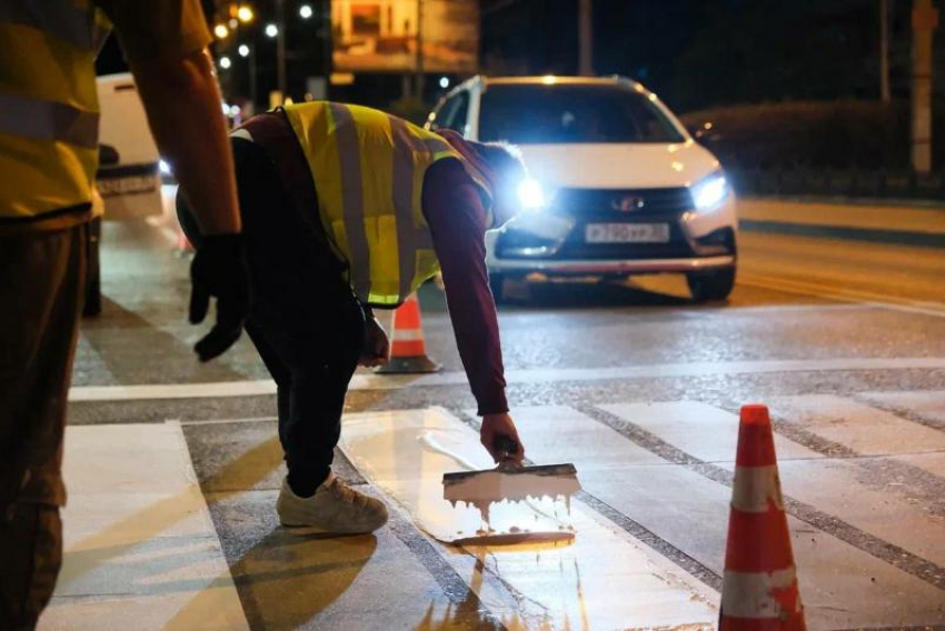 Дороги в Астрахани делают современными и безопасными для детей