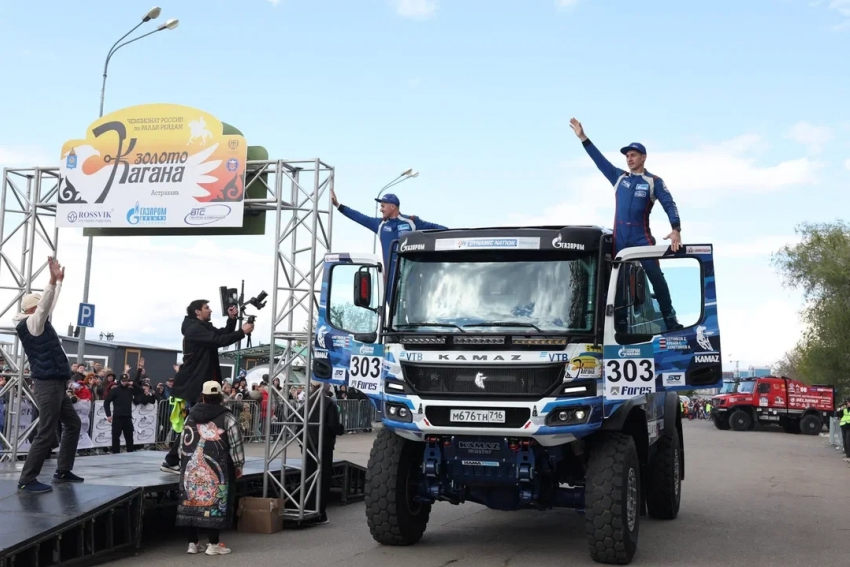 Скорость, мощь, песок: в Астраханской области начались масштабные гонки
