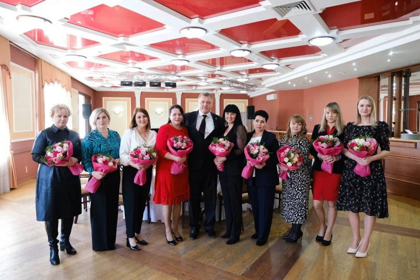 Астраханский губернатор встретился с женами военнослужащих 