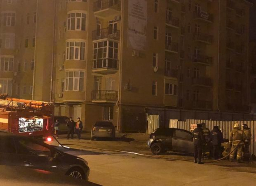 В Астрахани ночью вновь сгорел автомобиль