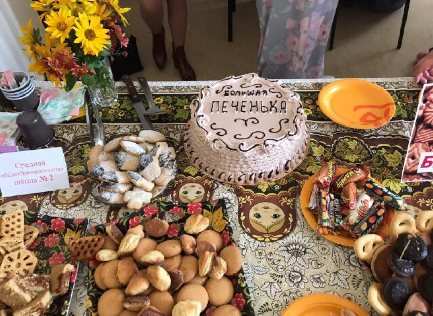 Ахтубинские школьники испекли для бабушек 100 килограммов печенья