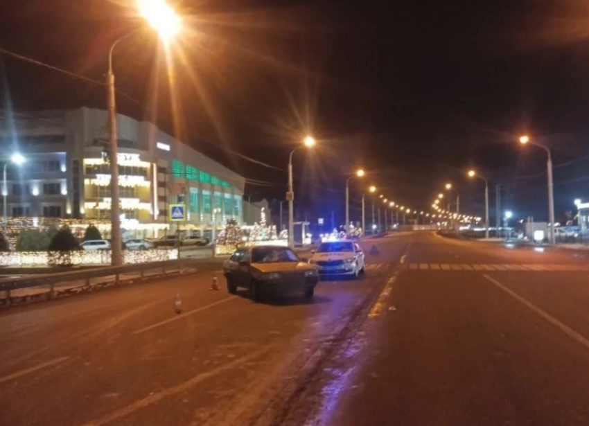 В Астрахани водитель «Спутника» сбил двух подростков на переходе