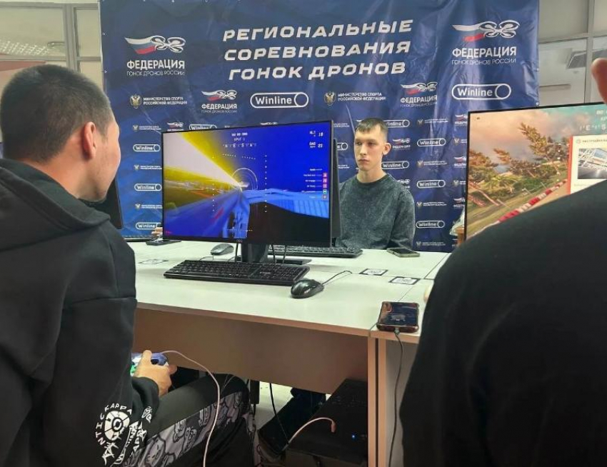 Астраханские студенты осваивают управление дронами посредством соревнований