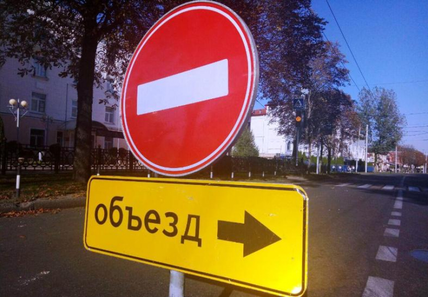 В центре Астрахани ограничат движение и стоянку автомобилей