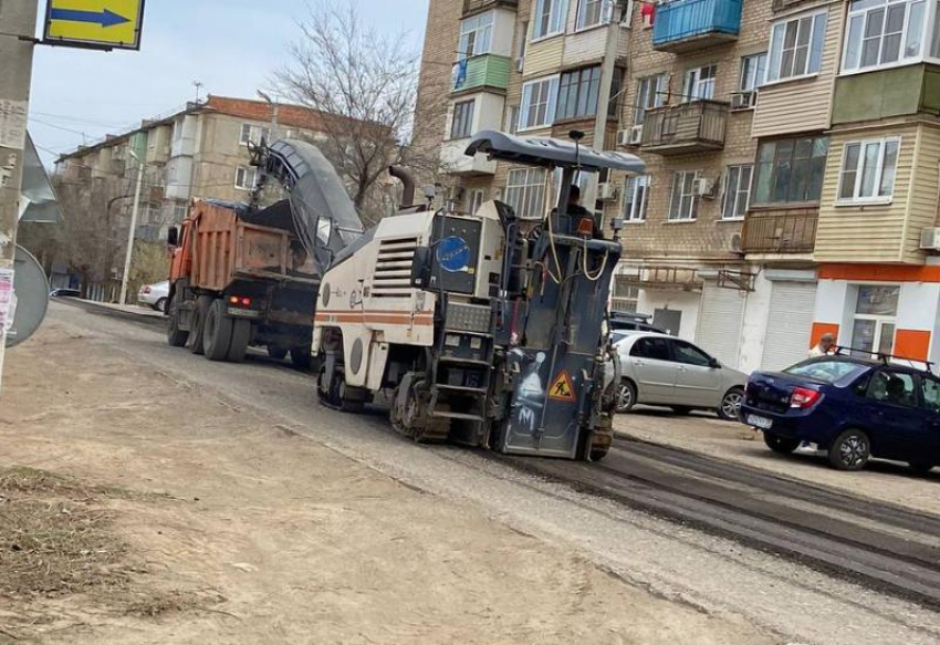 В Астрахани приступили к обновлению улицы Хибинская в Трусовском районе