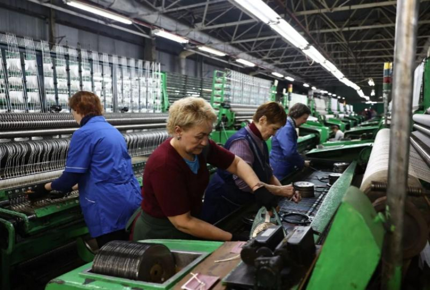 Крупнейшая в России астраханская фабрика обрела популярность у зарубежных рыбаков