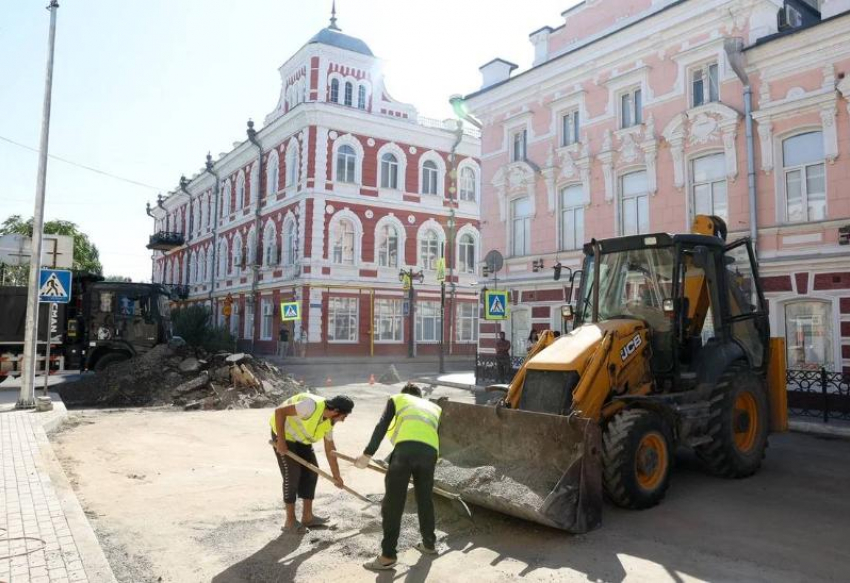 До конца августа в Астрахани реконструируют три улицы в историческом районе