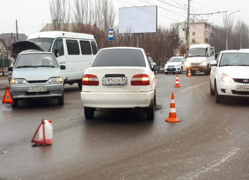 В Астрахани произошло тройное ДТП с участием маршрутки