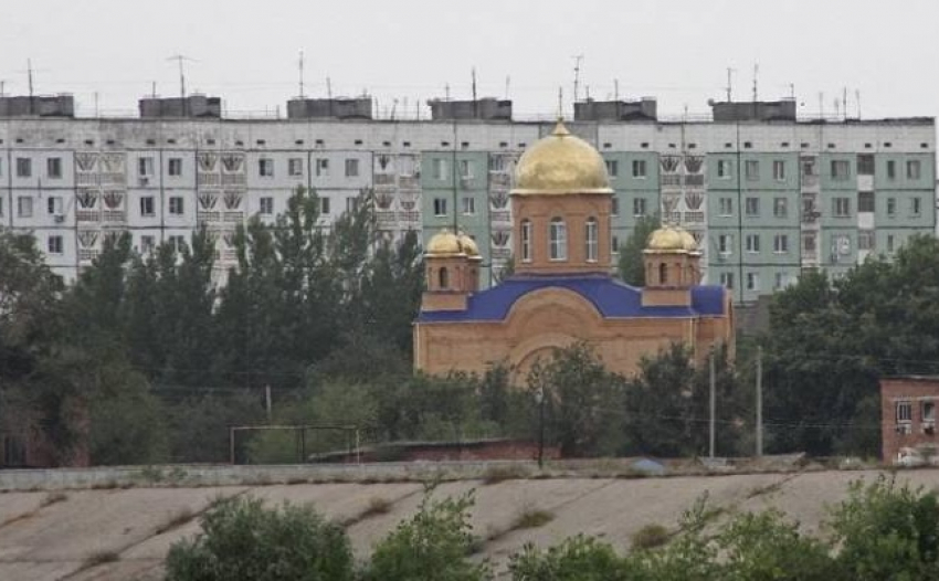 Жителям города в Астраханской области не дают сменить управляющую компанию