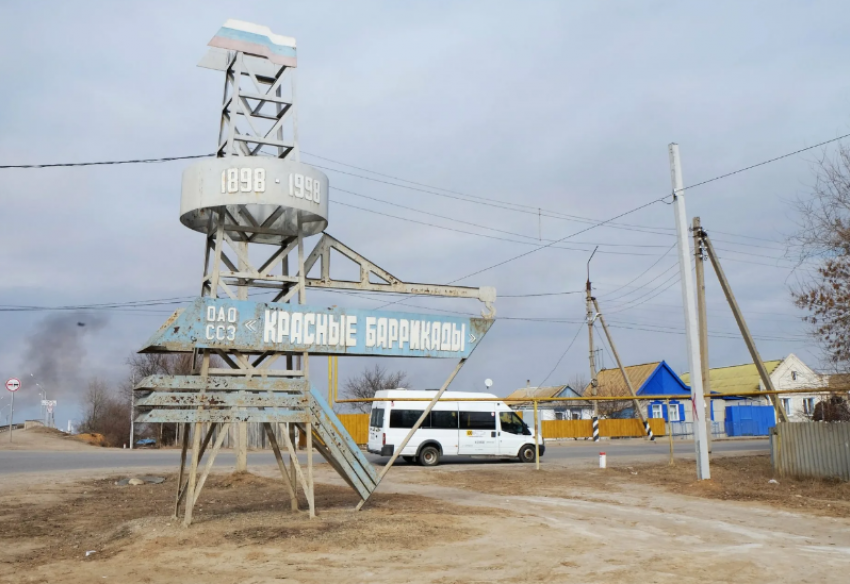 Жители посёлка под Астраханью столкнулись с транспортной проблемой
