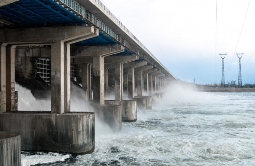 Для Волжской ГЭС в Астраханской области увеличили объемы сброса воды