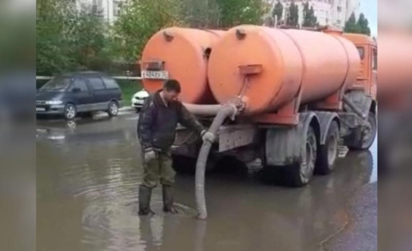 В Астрахани за ночь откачали свыше 430 кубометров дождевой воды