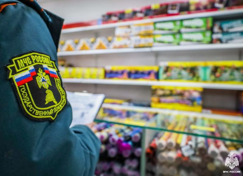 В Астрахани родителям рекомендовали не давать детям петарды и фейерверки