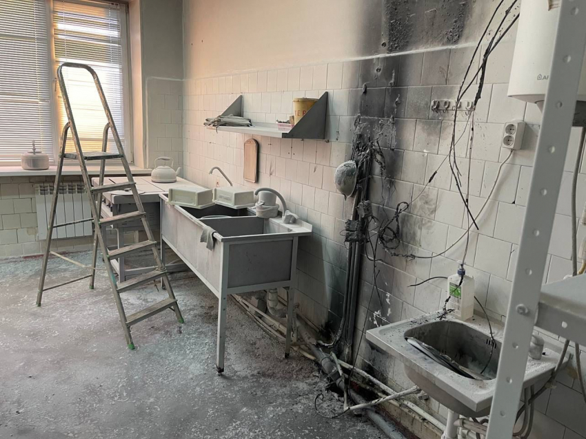 В Астрахани загорелось терапевтическое отделение в Кировской больнице 