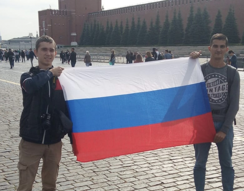 Два фаната астраханского «Волгаря» отправились на выезд в Санкт-Петербург автостопом 