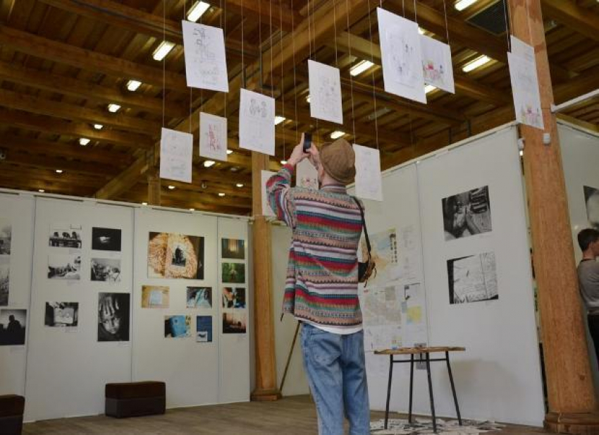В Цейхгаузе открылась концептуальная выставка  «Жизнь вопреки Трагедии»