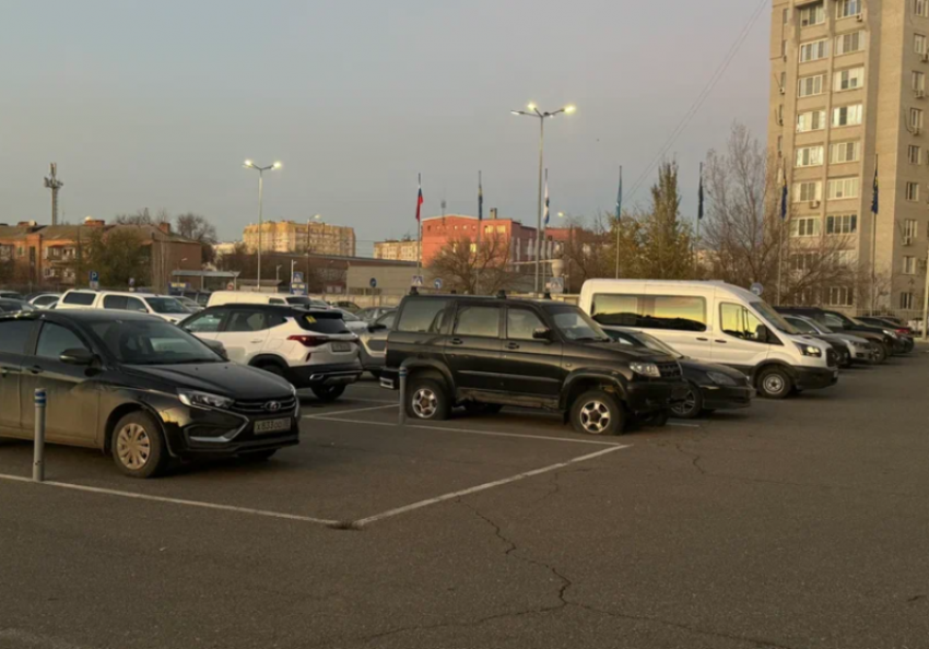 Астраханский минтранс утвердил цены для будущих платных парковок