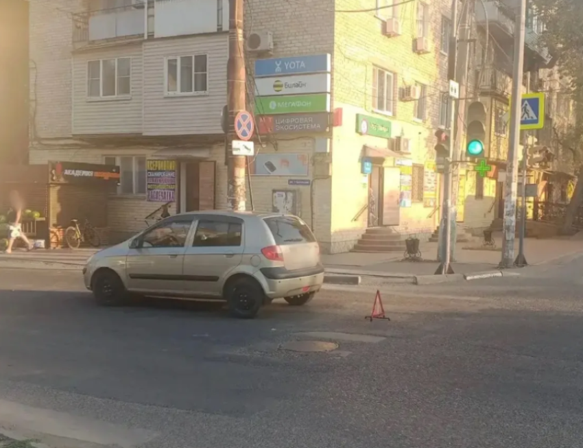 В Астрахани подросток на велосипеде нарушил ПДД и оказался под колесами машины
